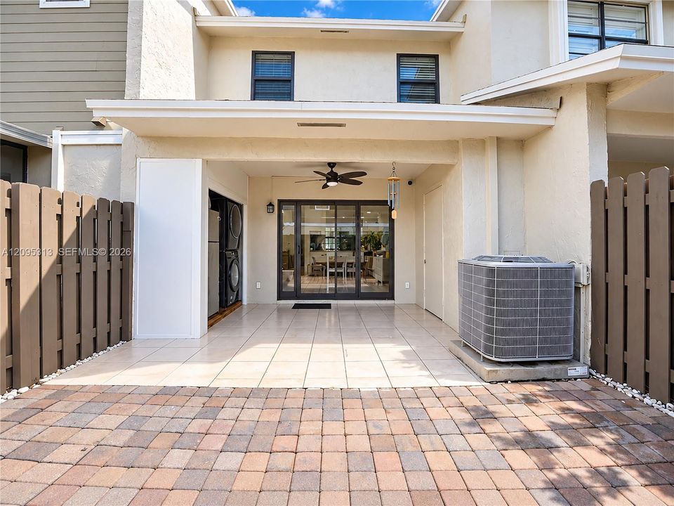 Active With Contract: $424,900 (2 beds, 2 baths, 1224 Square Feet)