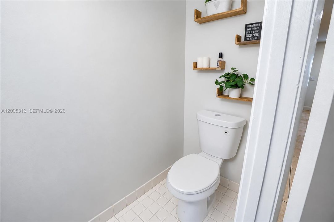 Active With Contract: $424,900 (2 beds, 2 baths, 1224 Square Feet)