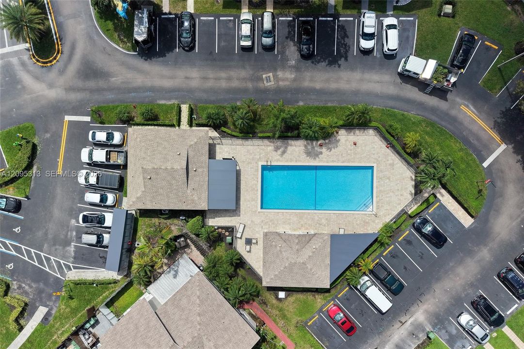 Active With Contract: $424,900 (2 beds, 2 baths, 1224 Square Feet)