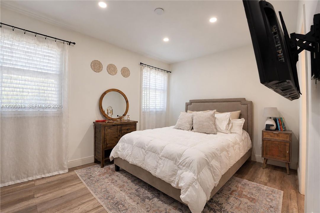 Active With Contract: $424,900 (2 beds, 2 baths, 1224 Square Feet)