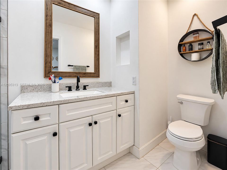 Active With Contract: $424,900 (2 beds, 2 baths, 1224 Square Feet)