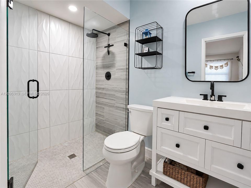 Active With Contract: $424,900 (2 beds, 2 baths, 1224 Square Feet)