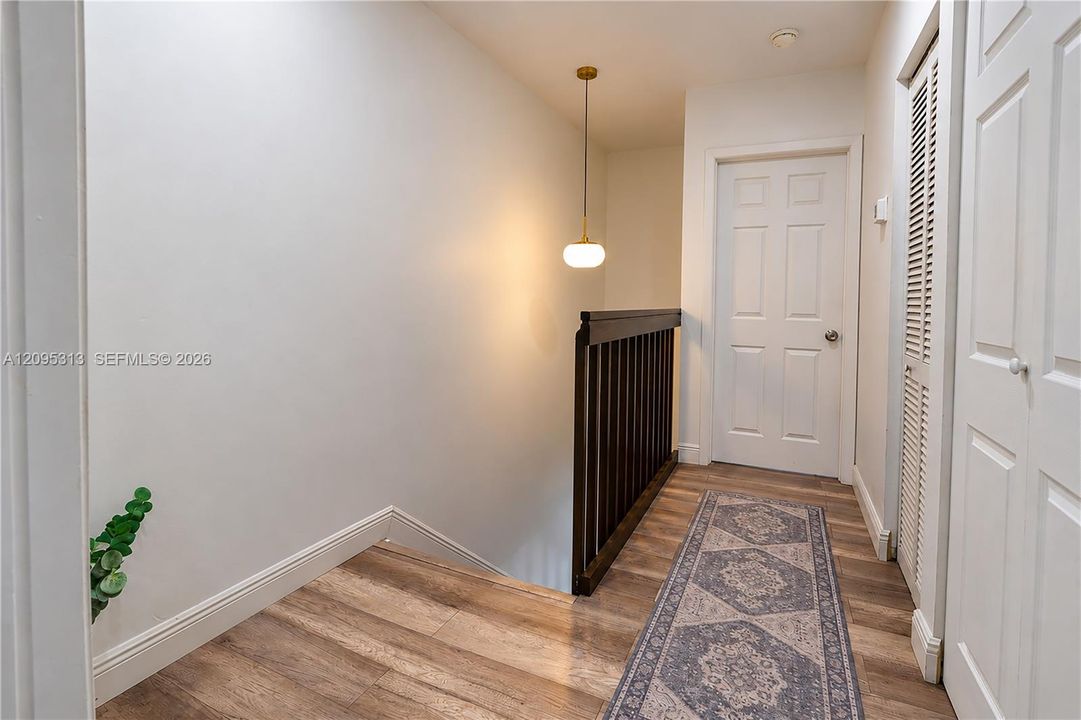 Active With Contract: $424,900 (2 beds, 2 baths, 1224 Square Feet)