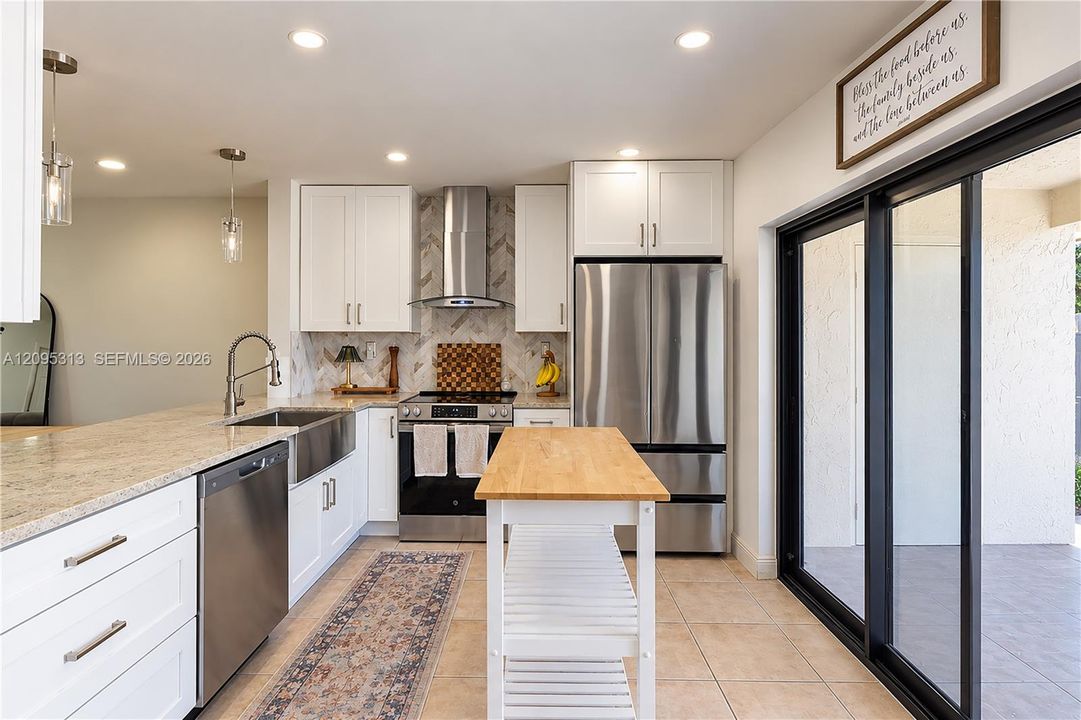 Active With Contract: $424,900 (2 beds, 2 baths, 1224 Square Feet)