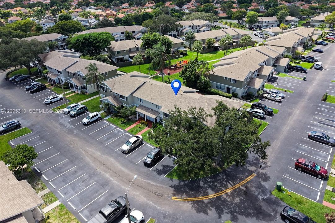 Active With Contract: $424,900 (2 beds, 2 baths, 1224 Square Feet)