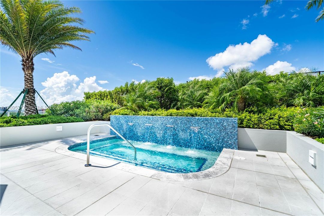For Rent: $9,800 (2 beds, 3 baths, 1481 Square Feet)