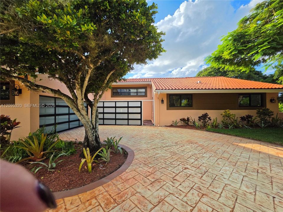 For Sale: $2,950,000 (5 beds, 3 baths, 3633 Square Feet)