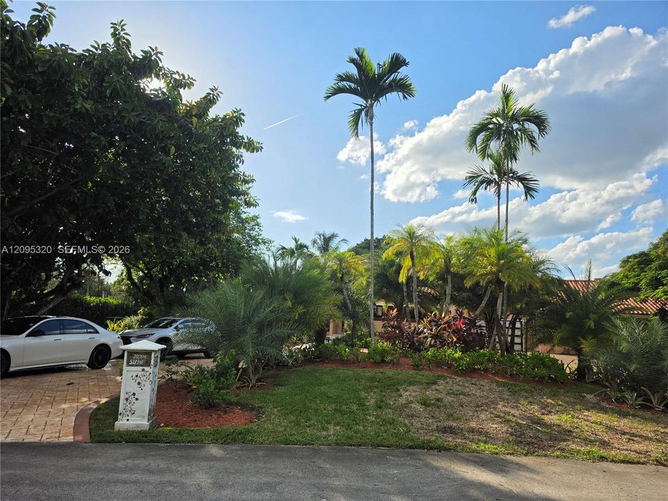 For Sale: $2,950,000 (5 beds, 3 baths, 3633 Square Feet)