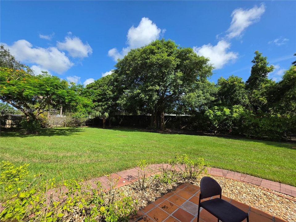 For Sale: $2,950,000 (5 beds, 3 baths, 3633 Square Feet)