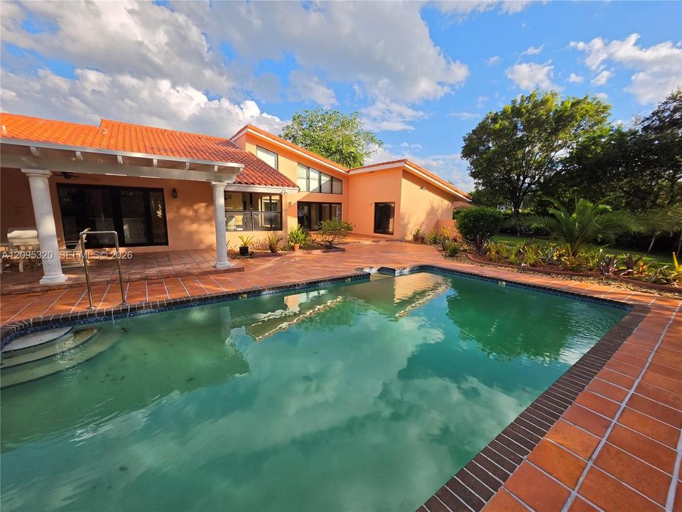For Sale: $2,950,000 (5 beds, 3 baths, 3633 Square Feet)