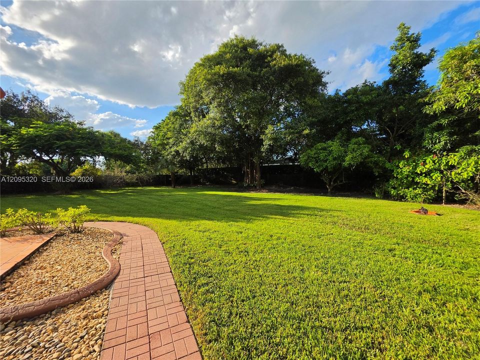 For Sale: $2,950,000 (5 beds, 3 baths, 3633 Square Feet)