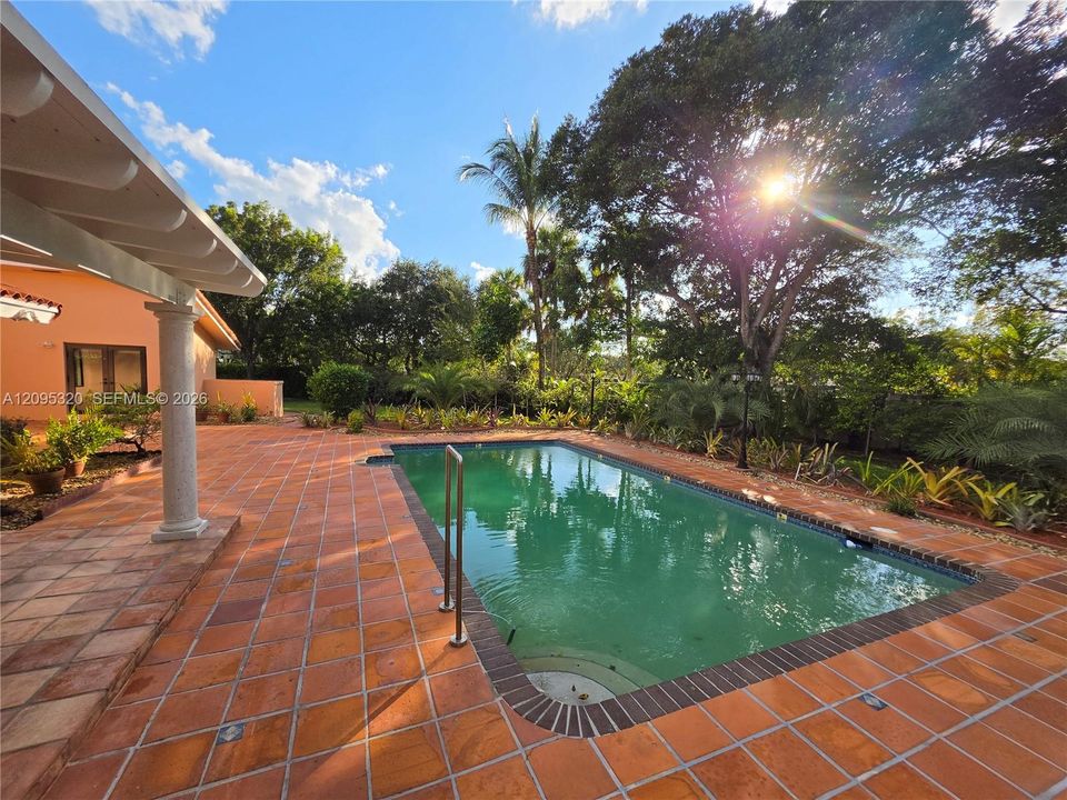 For Sale: $2,950,000 (5 beds, 3 baths, 3633 Square Feet)