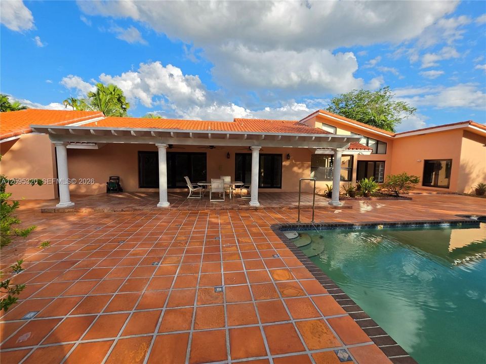 For Sale: $2,950,000 (5 beds, 3 baths, 3633 Square Feet)