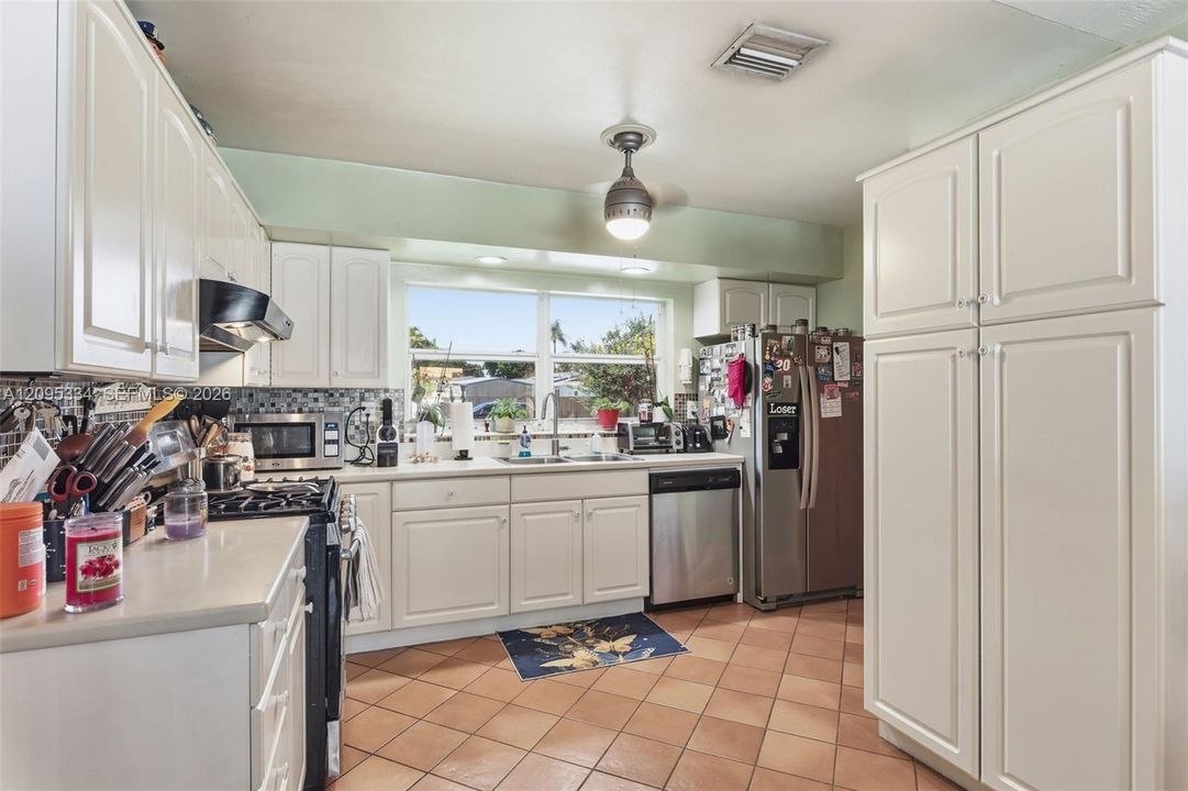 For Sale: $674,900 (3 beds, 2 baths, 1534 Square Feet)