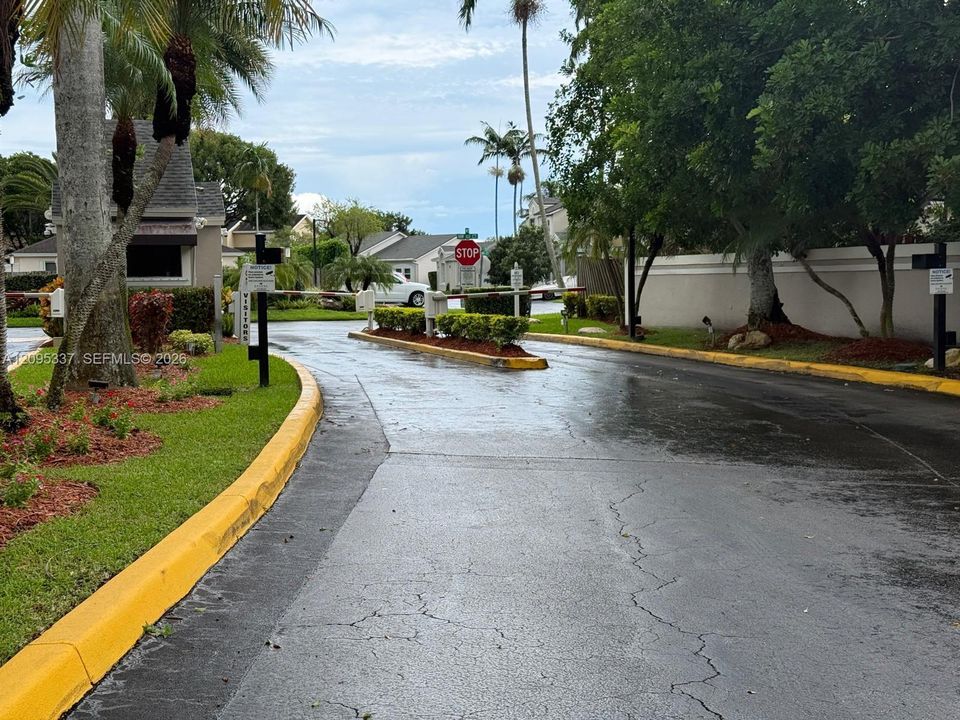For Rent: $4,300 (4 beds, 2 baths, 1884 Square Feet)