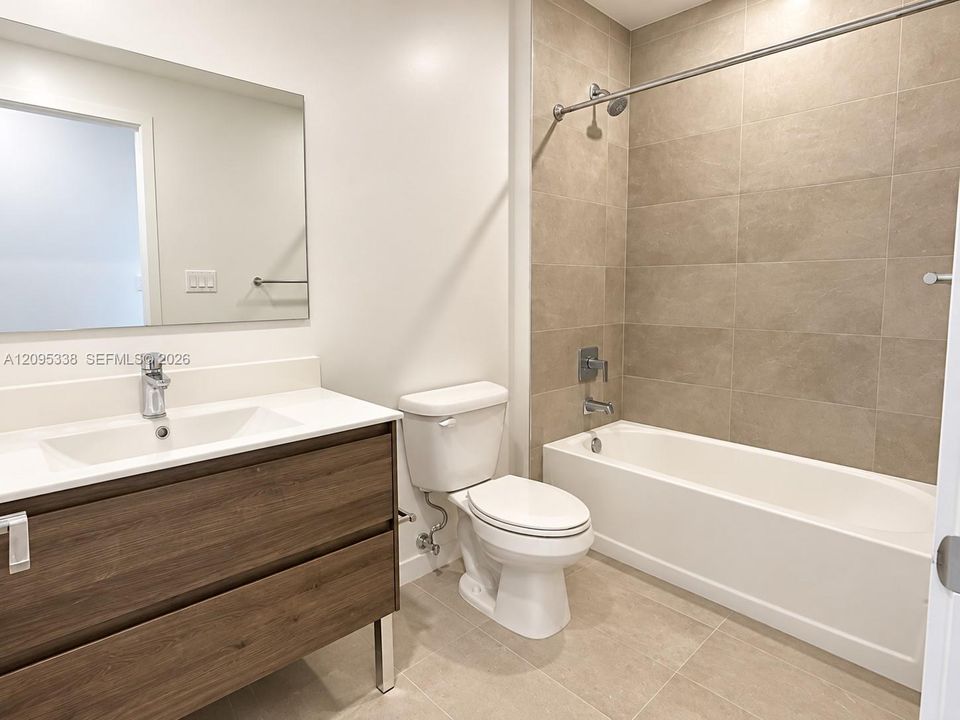 For Rent: $2,550 (2 beds, 2 baths, 904 Square Feet)