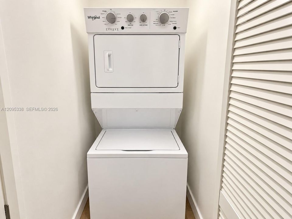 For Rent: $2,550 (2 beds, 2 baths, 904 Square Feet)