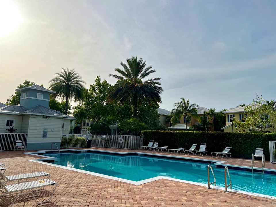 Botanica Pool