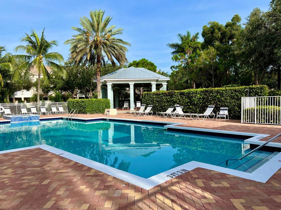 Botanica Pool