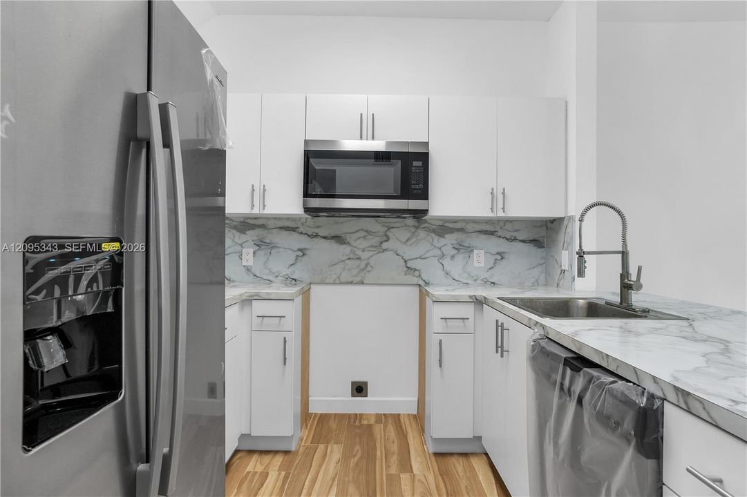 For Rent: $2,300 (2 beds, 2 baths, 1100 Square Feet)