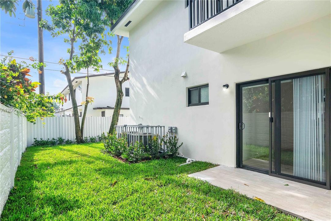 For Rent: $2,300 (2 beds, 2 baths, 1100 Square Feet)