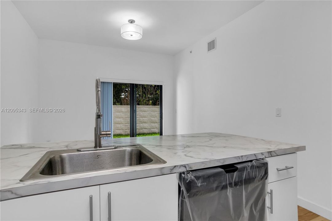 For Rent: $2,300 (2 beds, 2 baths, 1100 Square Feet)
