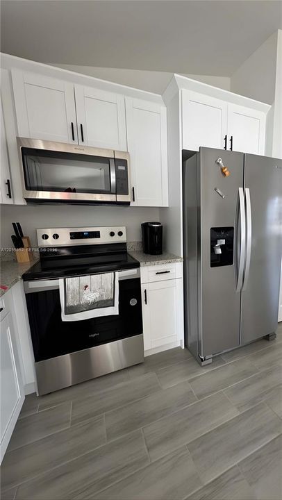 For Rent: $2,500 (4 beds, 3 baths, 1935 Square Feet)