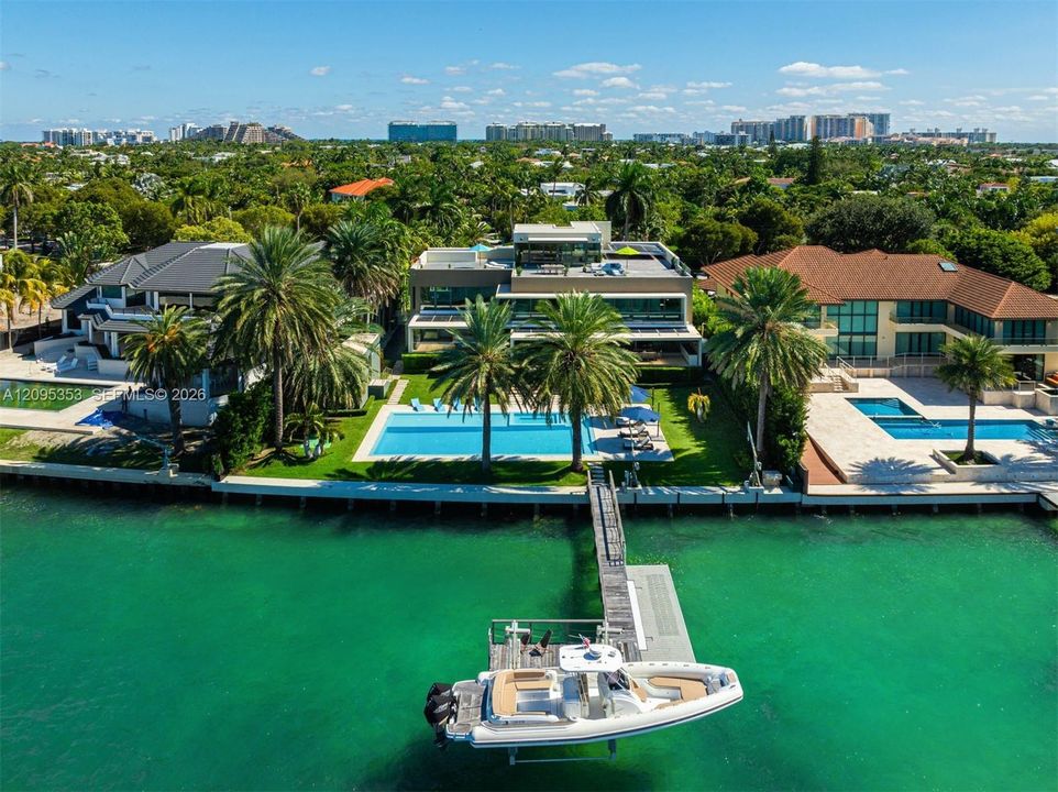 В аренду: $180,000 (5 спален, 8 ванн, 8903 Квадратных фут)