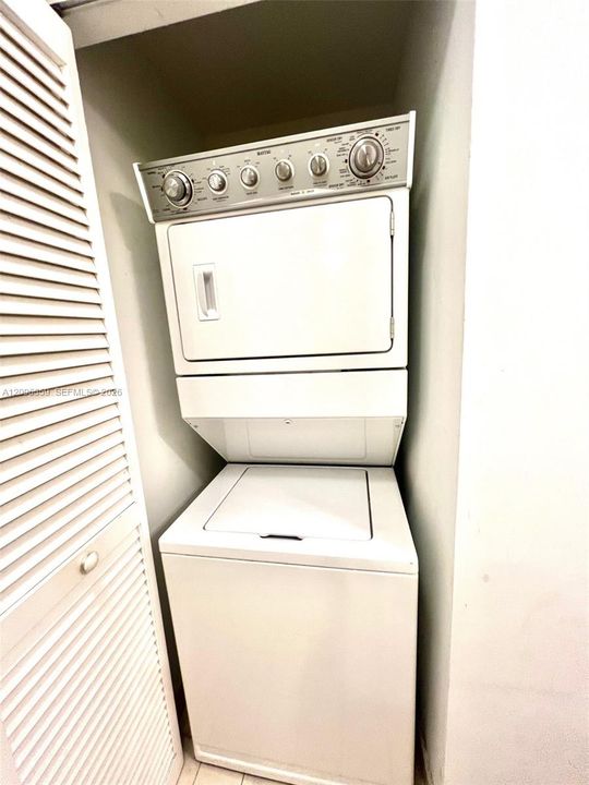 В аренду: $3,900 (2 спален, 2 ванн, 1076 Квадратных фут)