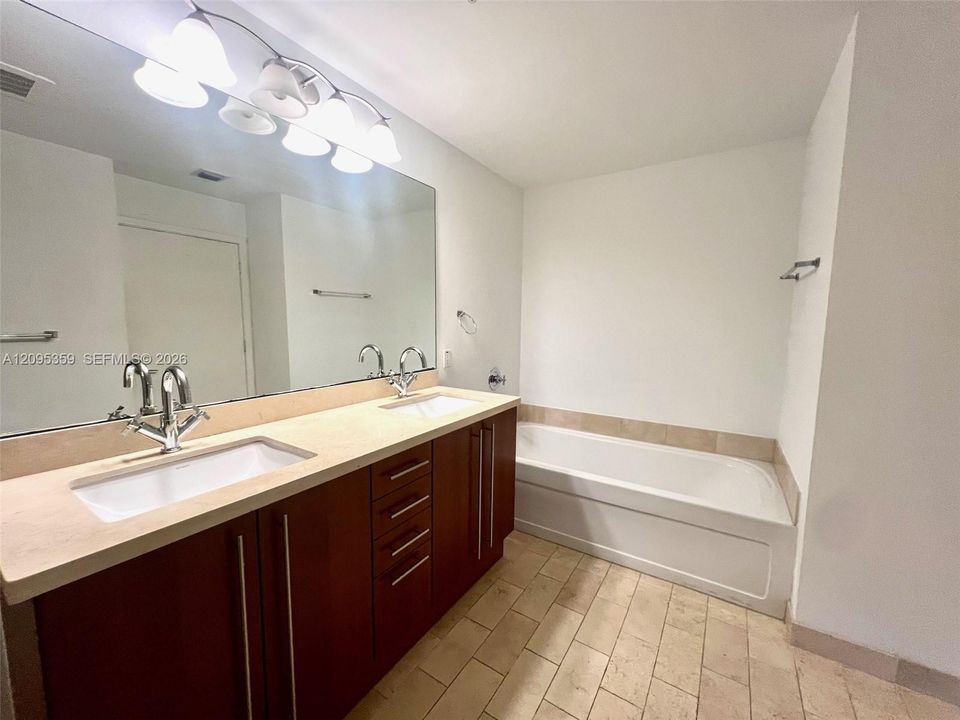 В аренду: $3,900 (2 спален, 2 ванн, 1076 Квадратных фут)