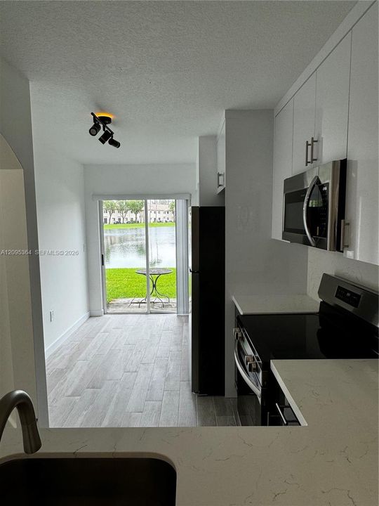 For Rent: $2,000 (2 beds, 2 baths, 822 Square Feet)