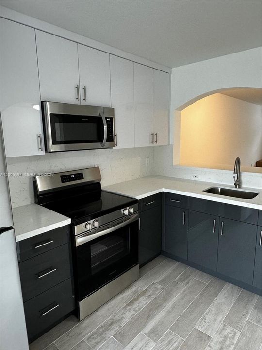 For Rent: $2,000 (2 beds, 2 baths, 822 Square Feet)
