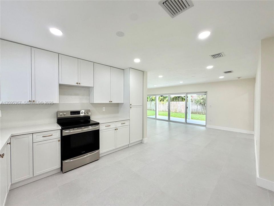 For Rent: $6,850 (4 beds, 2 baths, 1728 Square Feet)