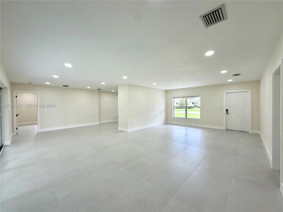 For Rent: $6,850 (4 beds, 2 baths, 1728 Square Feet)