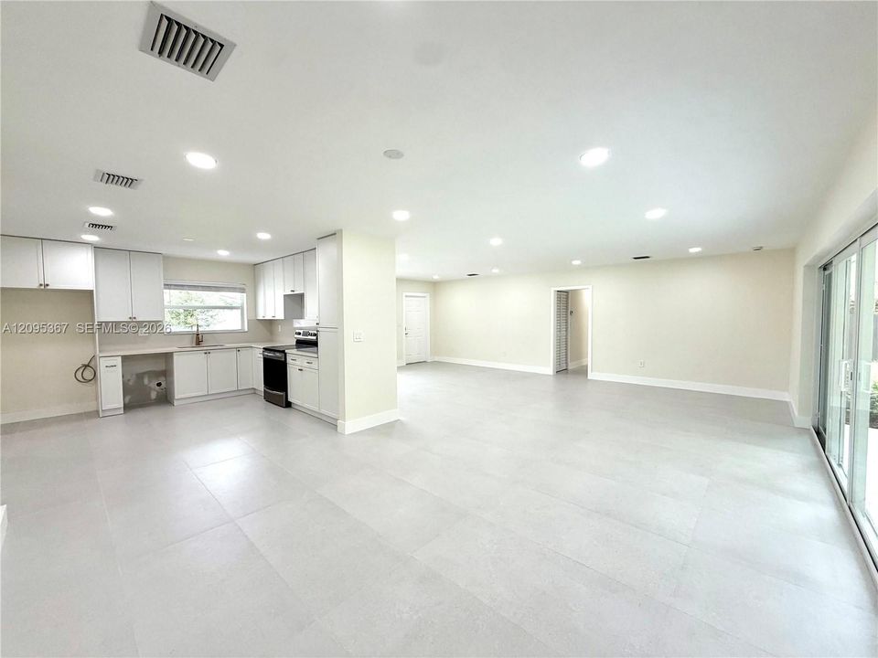 For Rent: $6,850 (4 beds, 2 baths, 1728 Square Feet)