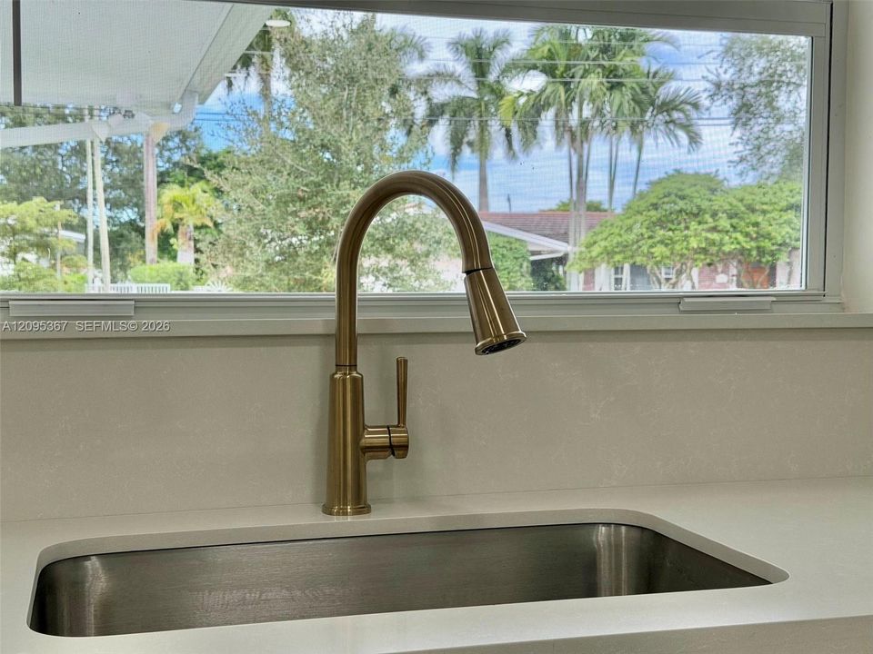 For Rent: $6,850 (4 beds, 2 baths, 1728 Square Feet)