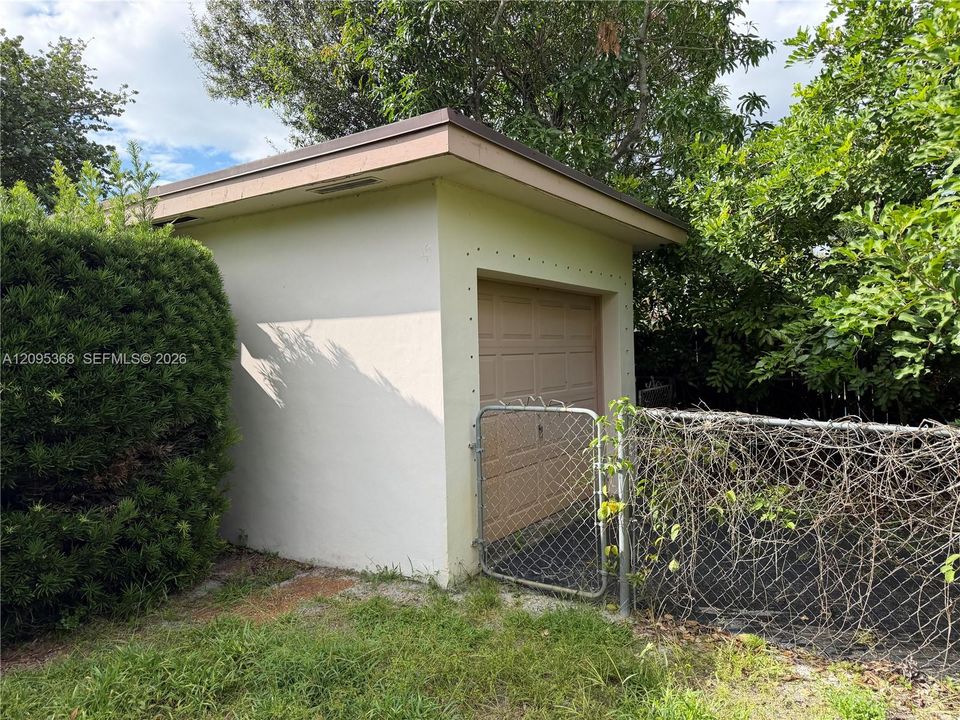 For Sale: $499,990 (3 beds, 2 baths, 2300 Square Feet)