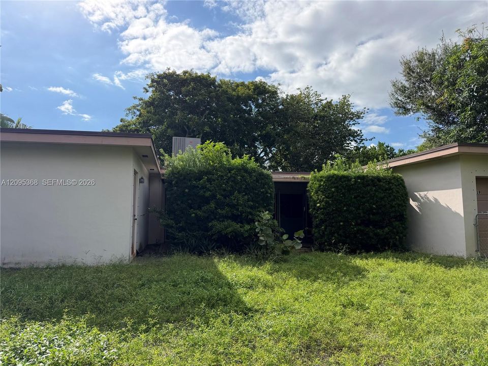 For Sale: $499,990 (3 beds, 2 baths, 2300 Square Feet)