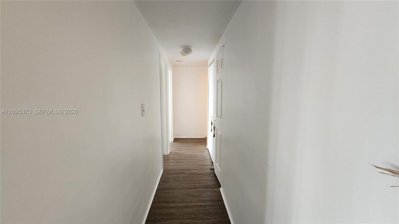 For Sale: $365,000 (2 beds, 2 baths, 1045 Square Feet)