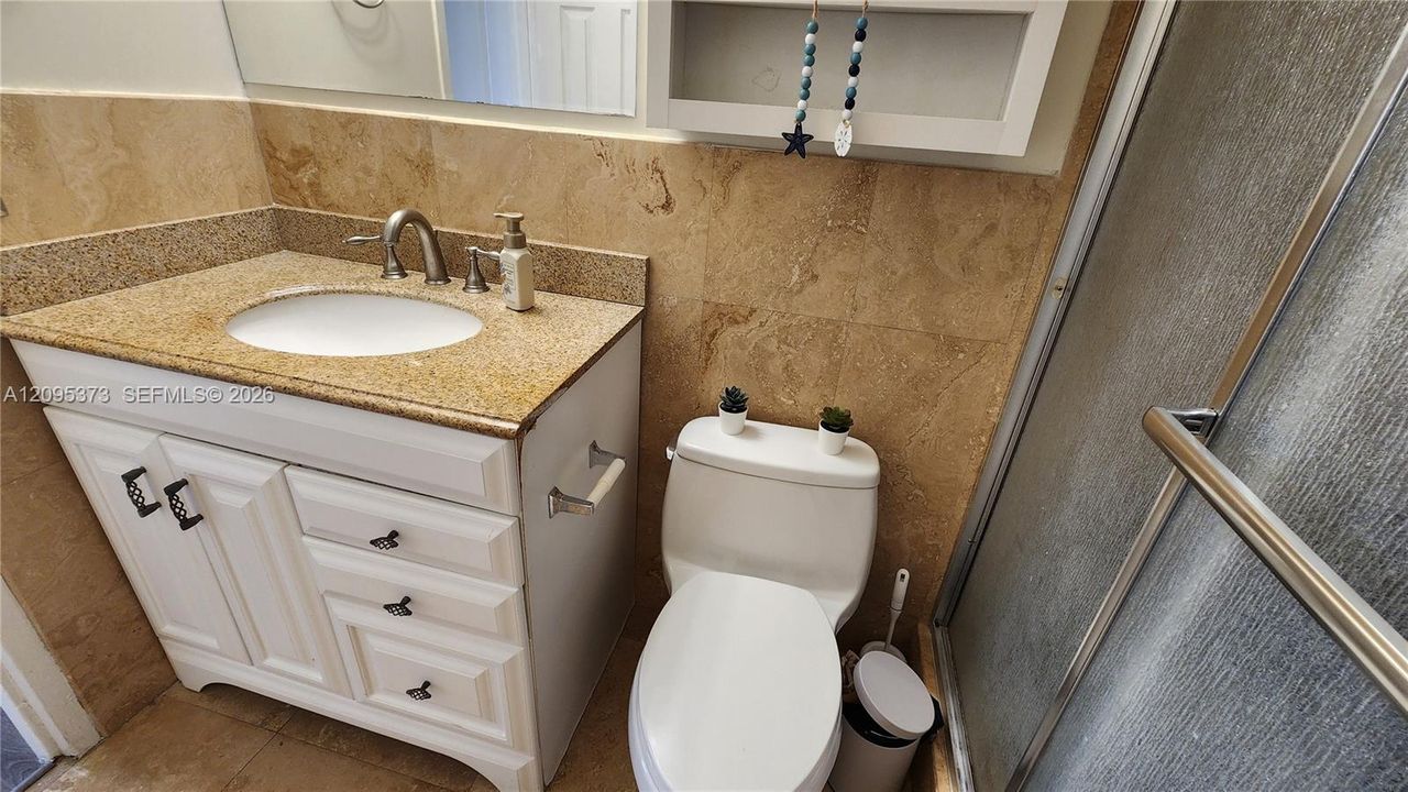 For Sale: $365,000 (2 beds, 2 baths, 1045 Square Feet)