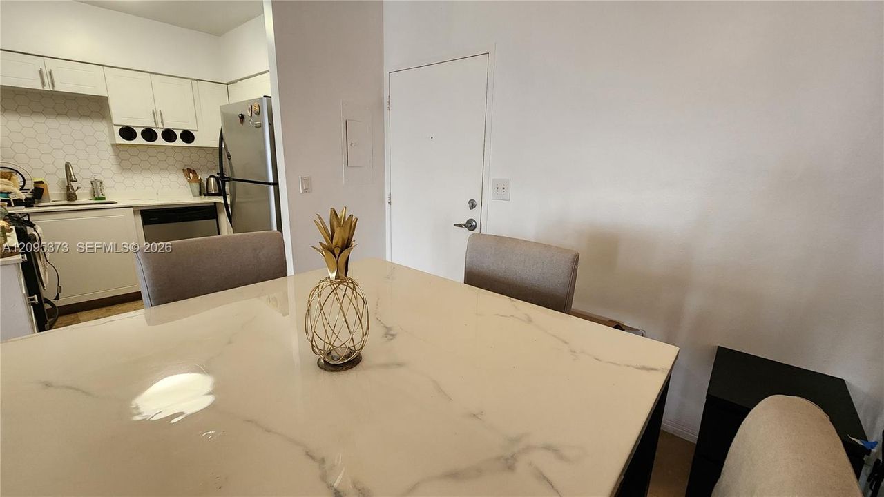 For Sale: $365,000 (2 beds, 2 baths, 1045 Square Feet)