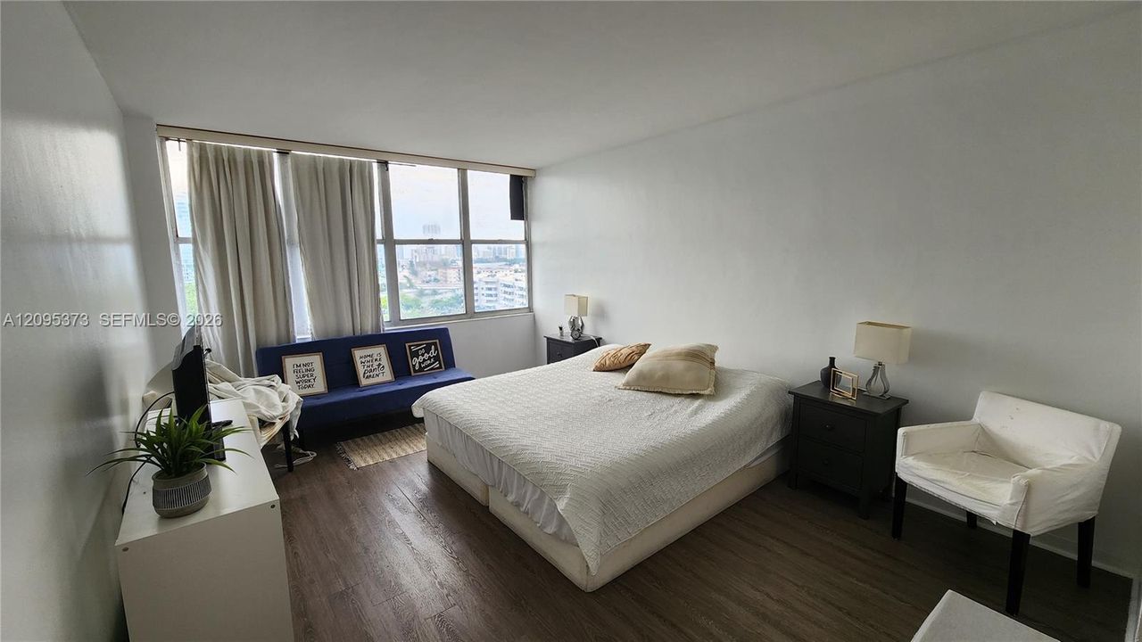 For Sale: $365,000 (2 beds, 2 baths, 1045 Square Feet)