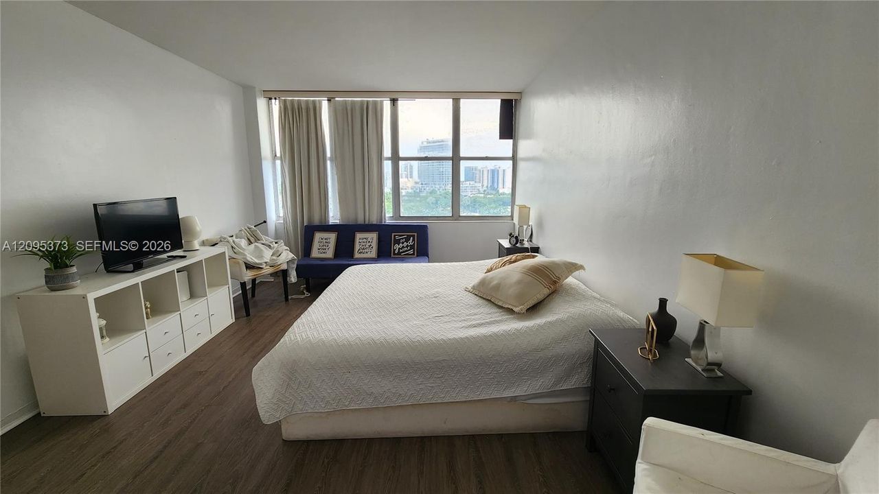 For Sale: $365,000 (2 beds, 2 baths, 1045 Square Feet)