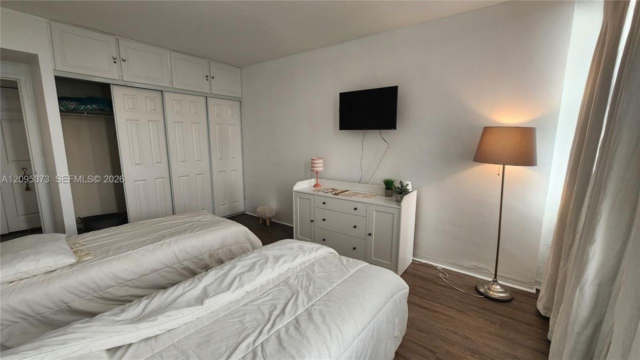For Sale: $365,000 (2 beds, 2 baths, 1045 Square Feet)