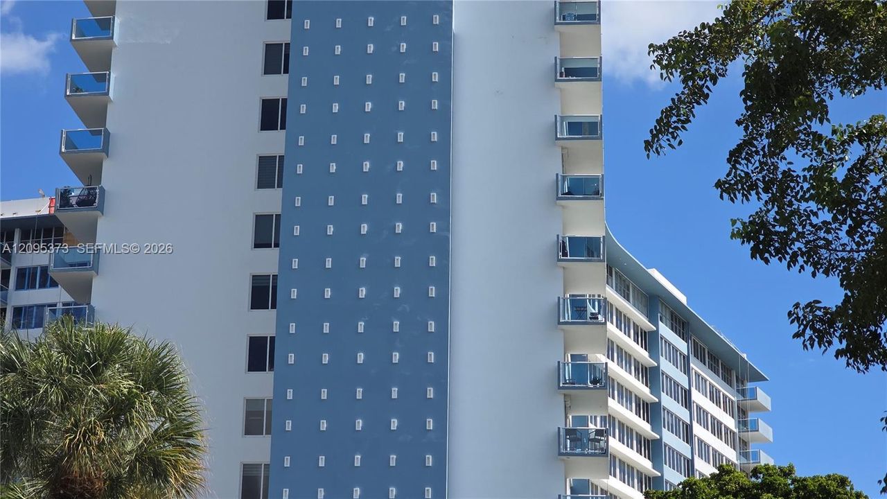 For Sale: $365,000 (2 beds, 2 baths, 1045 Square Feet)