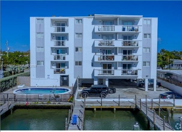 В аренду: $2,650 (2 спален, 2 ванн, 730 Квадратных фут)