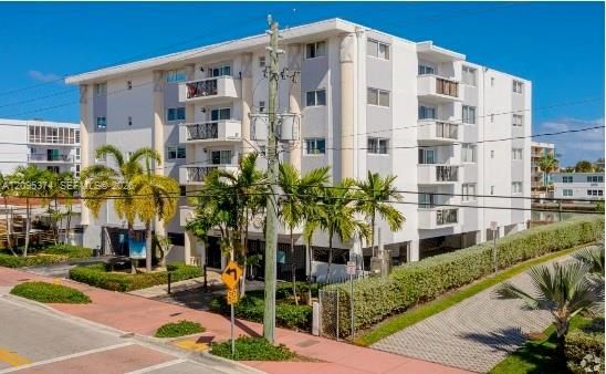 В аренду: $2,650 (2 спален, 2 ванн, 730 Квадратных фут)