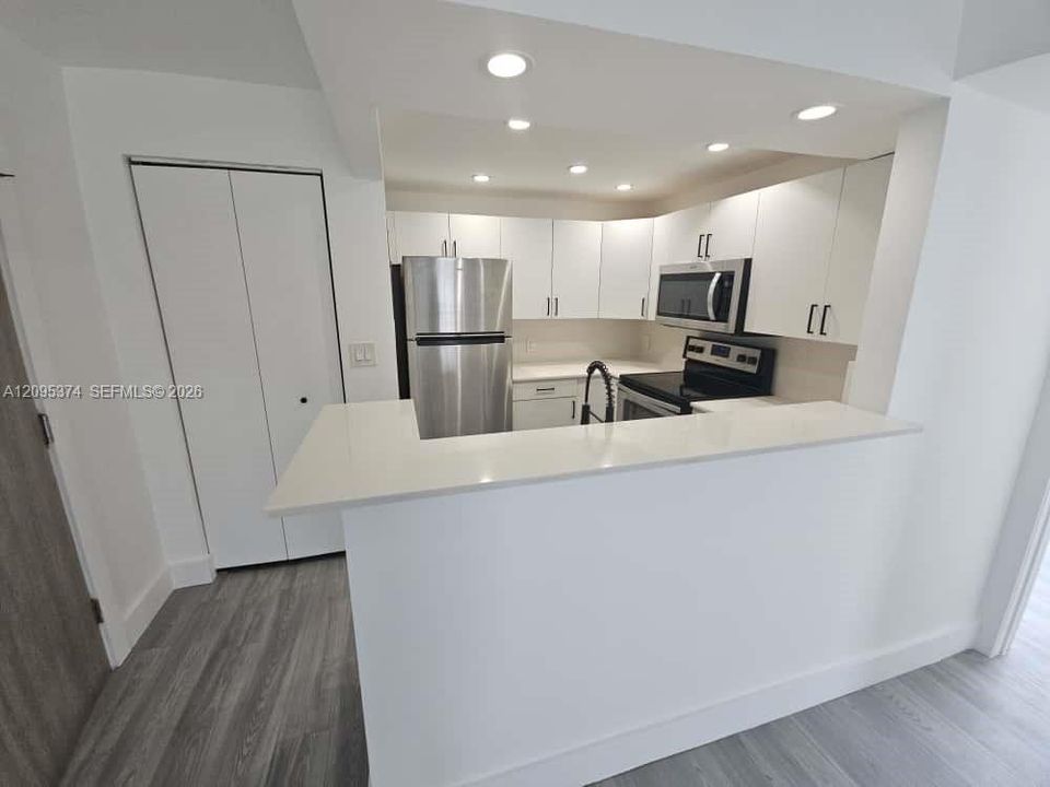 В аренду: $2,650 (2 спален, 2 ванн, 730 Квадратных фут)