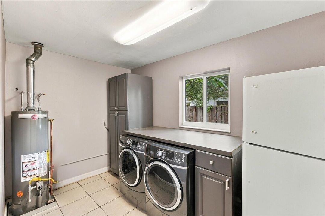 Oversized Utility/Laundry Room