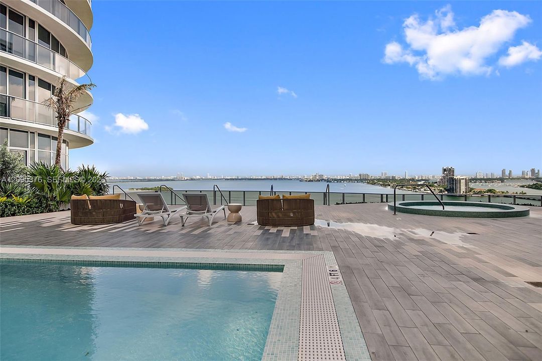 For Rent: $7,200 (2 beds, 2 baths, 1171 Square Feet)
